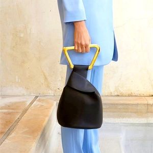 Bucket handbag